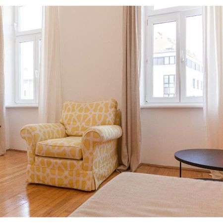 Cheerful 2Br Apartment - Suitable For Longstays Вена Экстерьер фото