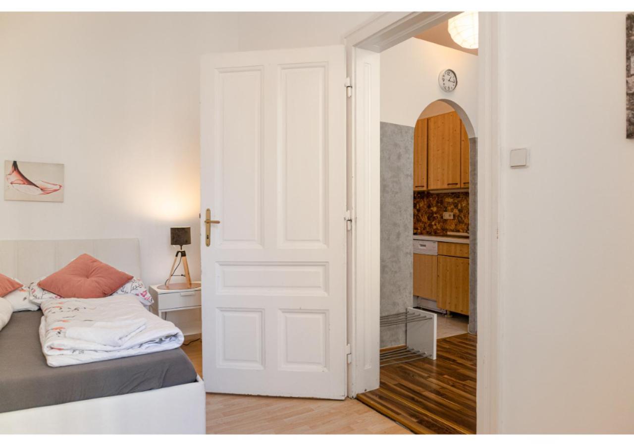 Cheerful 2Br Apartment - Suitable For Longstays Вена Экстерьер фото
