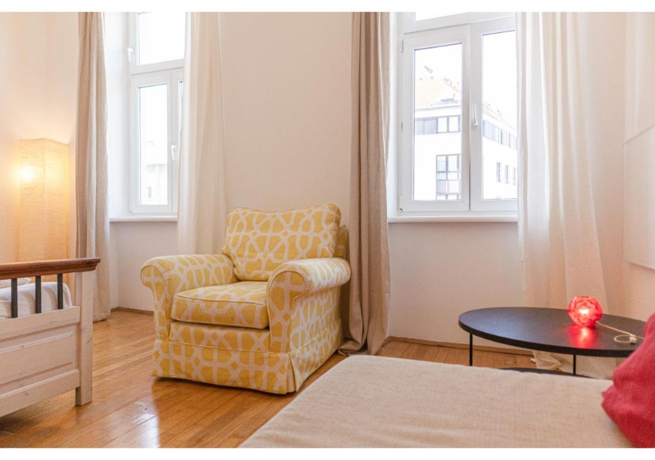 Cheerful 2Br Apartment - Suitable For Longstays Вена Экстерьер фото